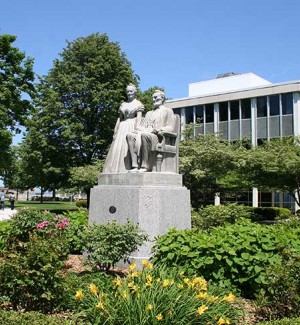 Lincoln Statue Racine Campus