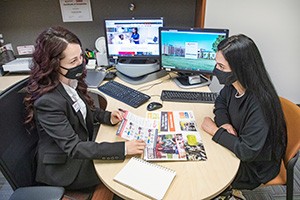 Olivia Navarro meets with student